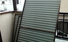 雨戸のお掃除中